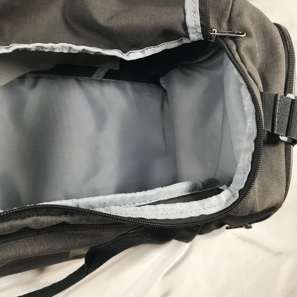 Under Armour‎ Storm Black Duffle Bag Shoulder Strap Handles Zip Close 18